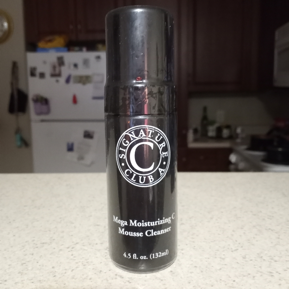 Signature Club A  Mega MOISTURIZING Mousse Cleanser 4.5 OZ.